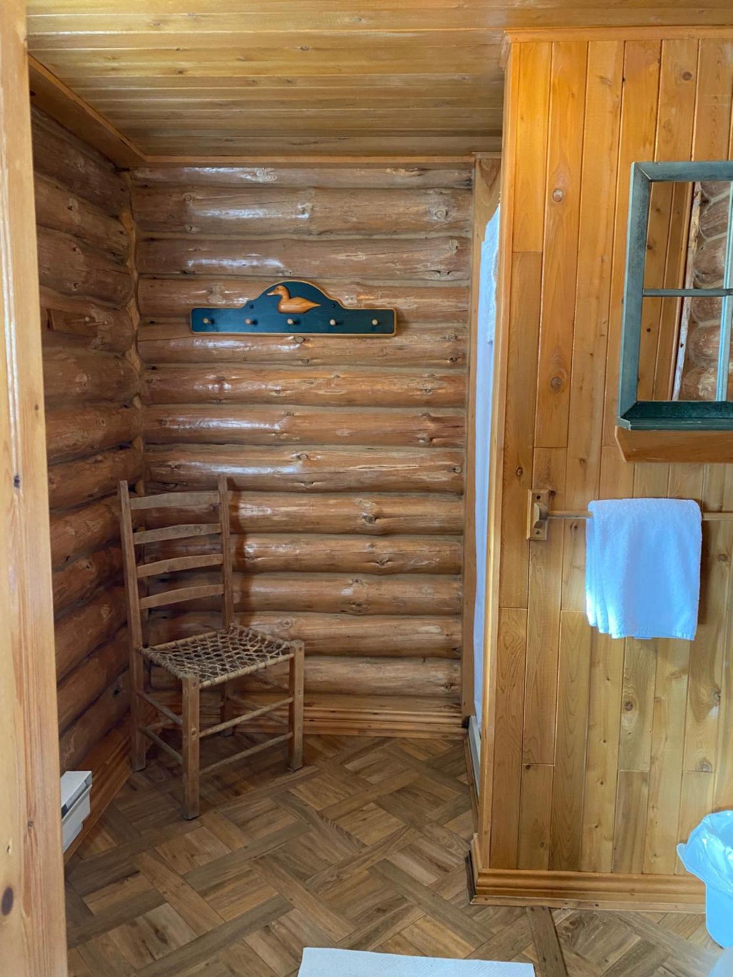 Kan-A-Mouche Pourvoirie Auberge Et Chalets Saint-Michel des Saints Room photo
