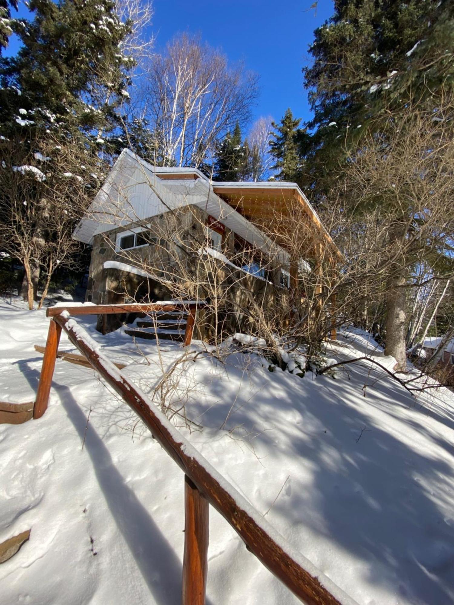 Kan-A-Mouche Pourvoirie Auberge Et Chalets Saint-Michel des Saints Exterior photo